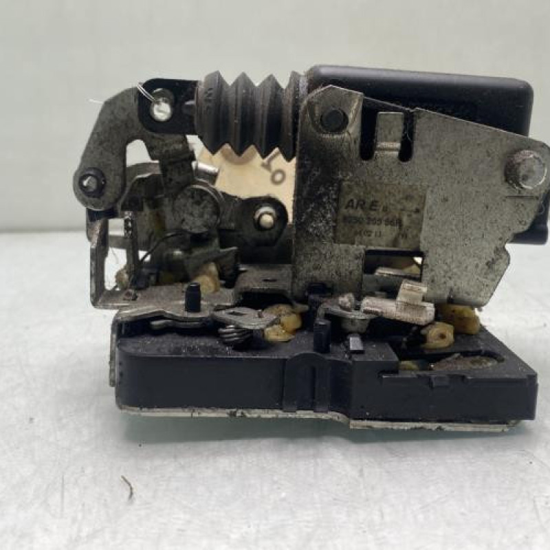 Serrure arriere droit DACIA DUSTER 1 Photo n°1