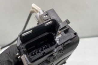 Serrure arriere gauche PEUGEOT 5008 1