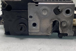 Serrure avant gauche PEUGEOT 208 1