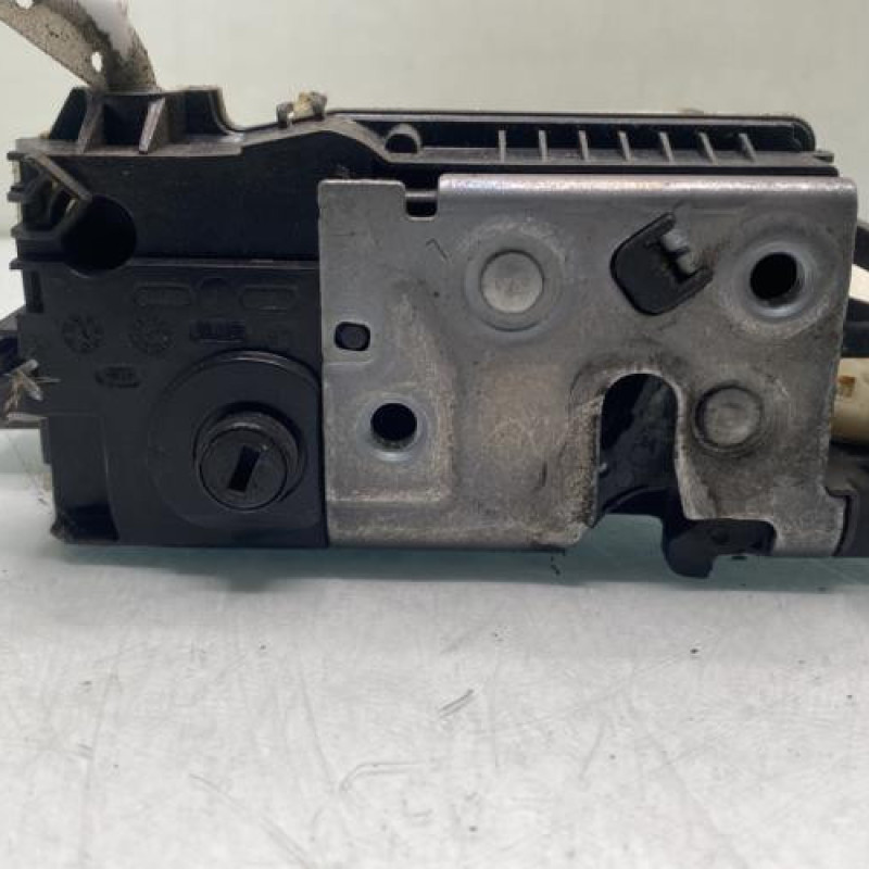 Serrure avant gauche PEUGEOT 208 1 Photo n°4