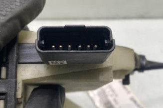 Serrure avant gauche PEUGEOT 208 1