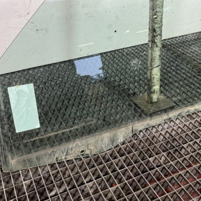 Vitre avant gauche PEUGEOT PARTNER 1 Photo n°2