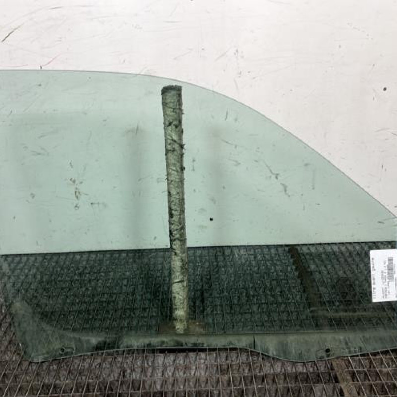 Vitre avant gauche PEUGEOT PARTNER 1 Photo n°4