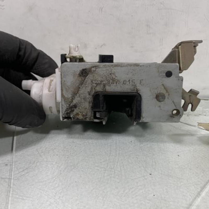 Serrure avant gauche AUDI A4 1 Photo n°3