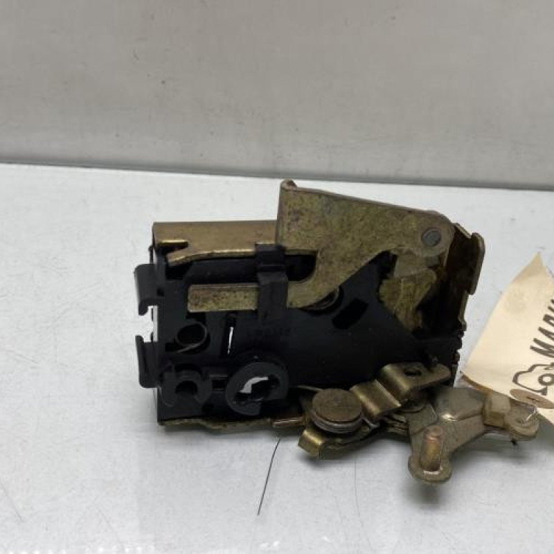 Serrure arriere droit PEUGEOT 106 Photo n°2