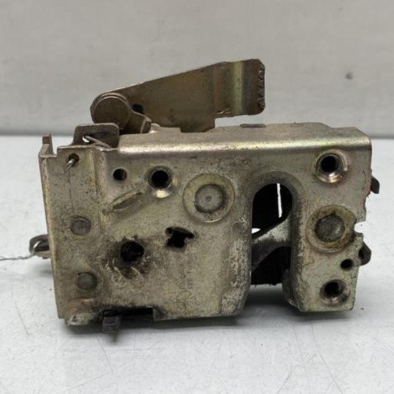 Serrure arriere droit PEUGEOT 106 Photo n°1