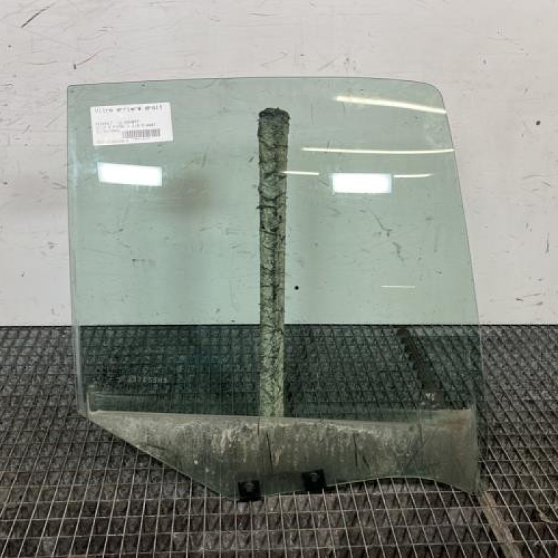 Vitre arriere droit RENAULT CLIO 2 Photo n°1