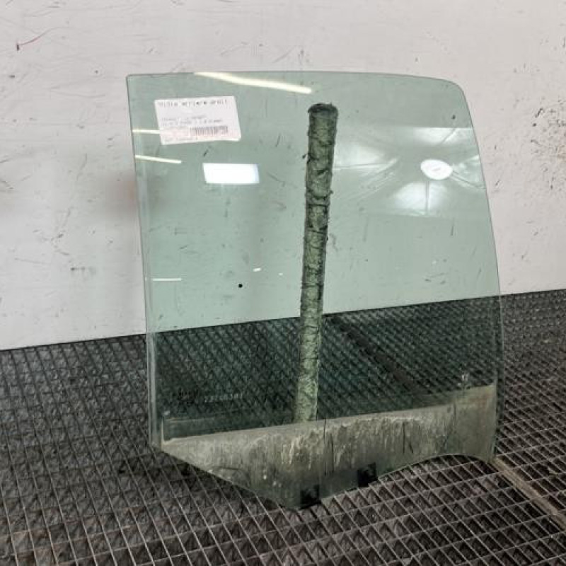 Vitre arriere droit RENAULT CLIO 2 Photo n°2