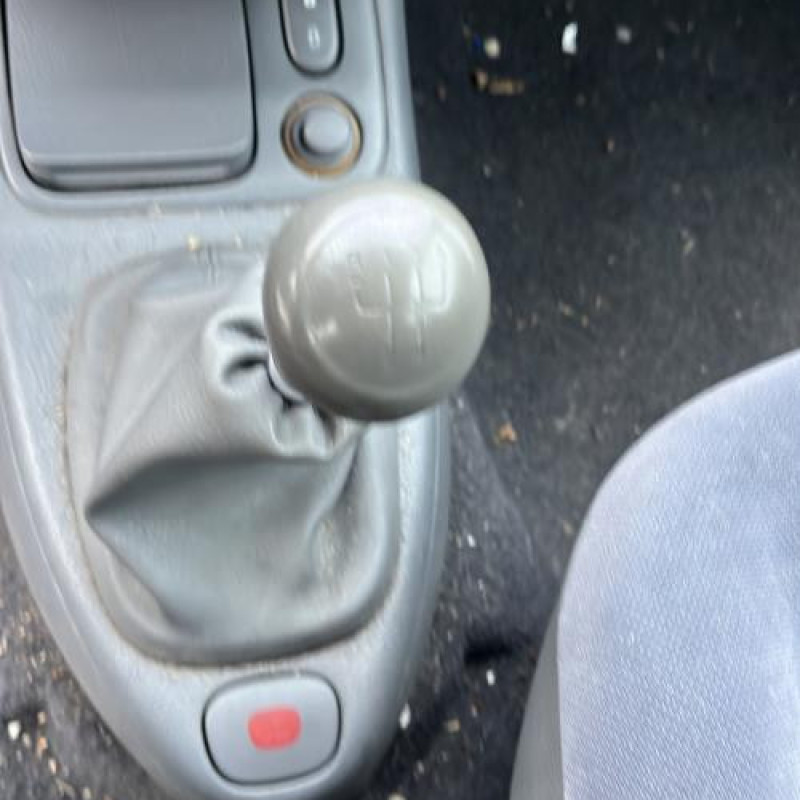 Vitre arriere droit RENAULT CLIO 2 Photo n°5