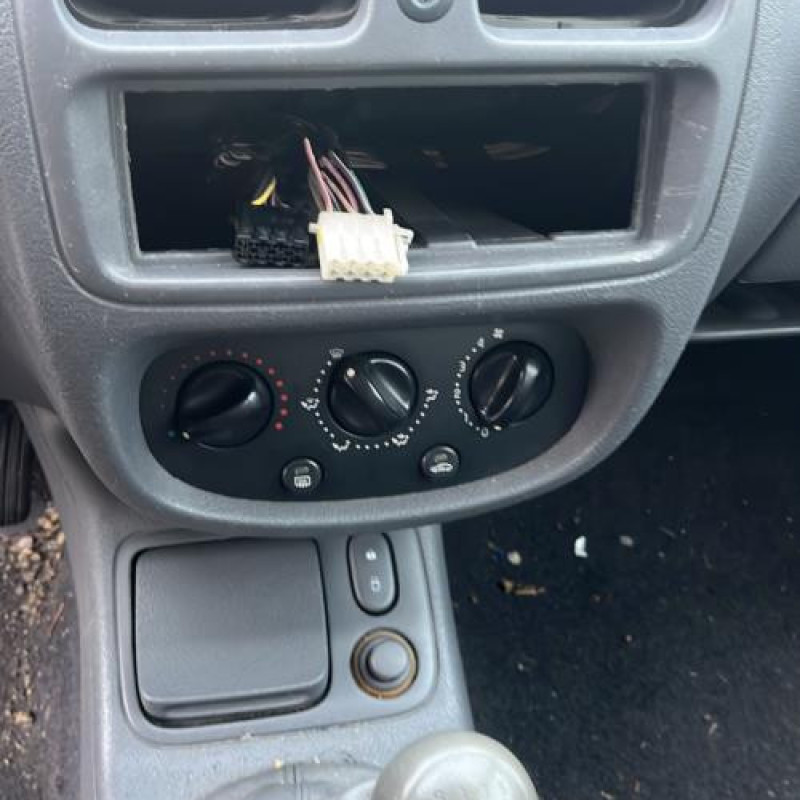 Vitre arriere droit RENAULT CLIO 2 Photo n°6