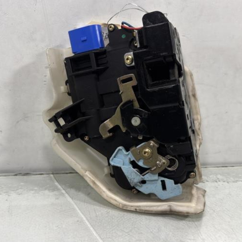 Serrure avant gauche VOLKSWAGEN GOLF PLUS Photo n°1