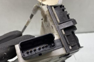 Serrure avant gauche PEUGEOT 2008 1