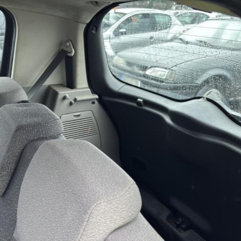 Vitre arriere gauche RENAULT MODUS Photo n°13