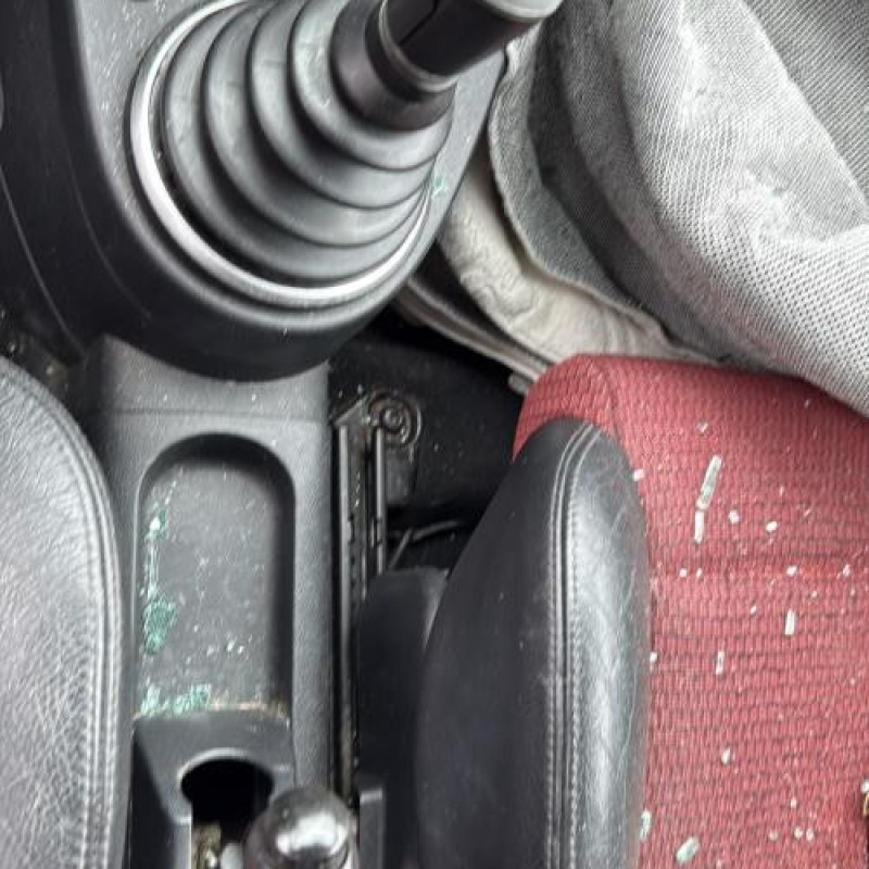 Serrure avant droit FORD FIESTA 5 Photo n°12