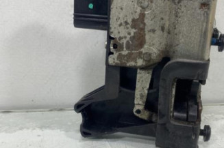 Serrure avant gauche FORD FIESTA 5 Photo n°1