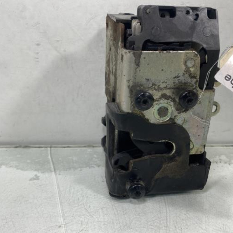 Serrure avant gauche FORD FIESTA 5 Photo n°2