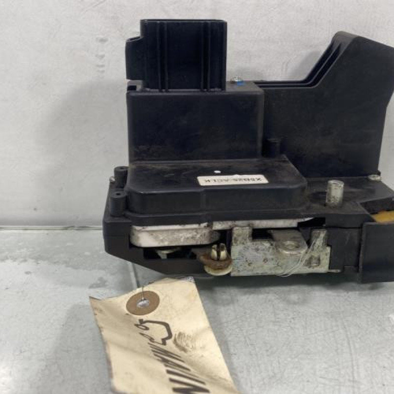 Serrure avant gauche FORD FIESTA 5 Photo n°3