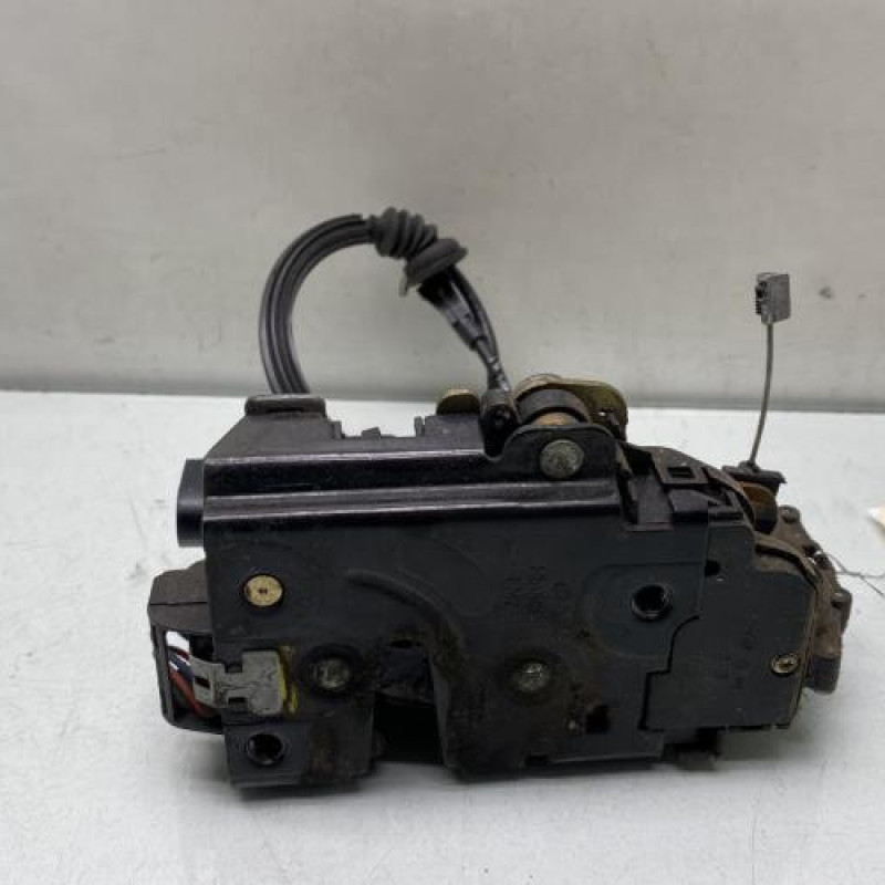 Serrure avant gauche VOLKSWAGEN GOLF 4 Photo n°1