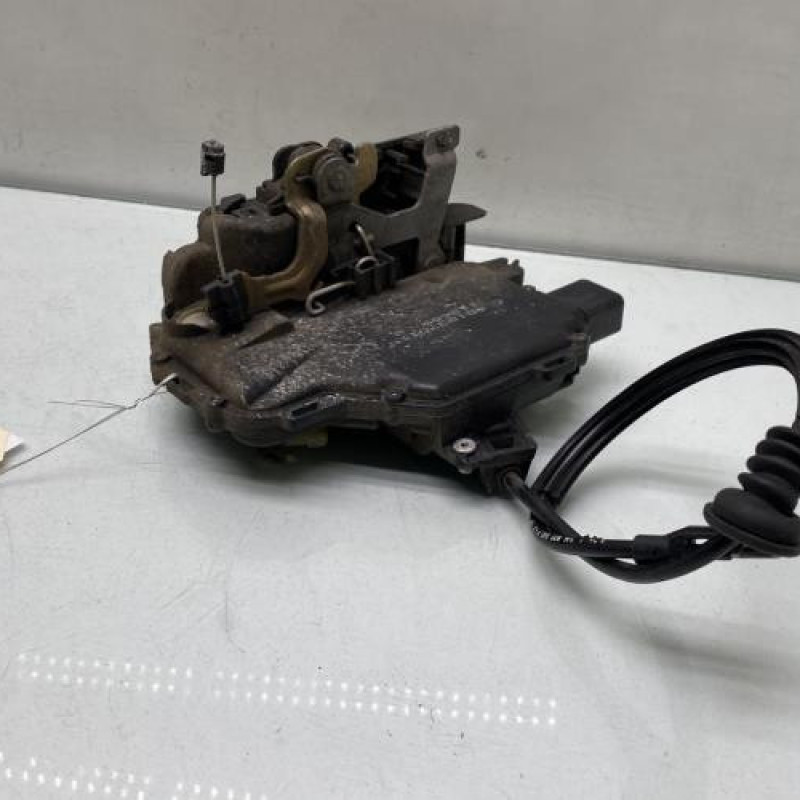 Serrure avant gauche VOLKSWAGEN GOLF 4 Photo n°2