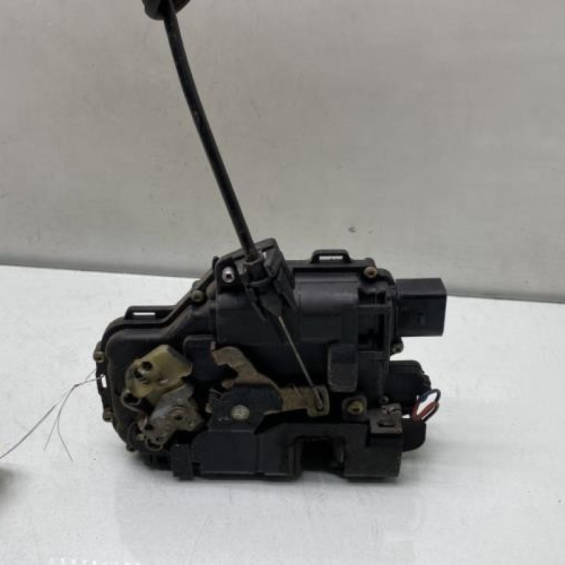 Serrure avant gauche VOLKSWAGEN GOLF 4 Photo n°3