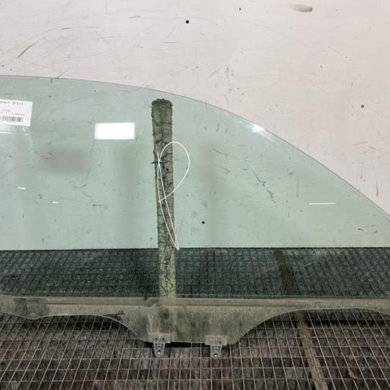 Vitre avant droit NISSAN MICRA 3 Photo n°1