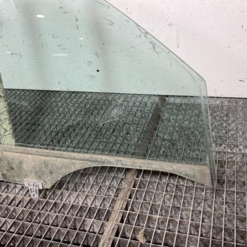 Vitre avant droit NISSAN MICRA 3 Photo n°2