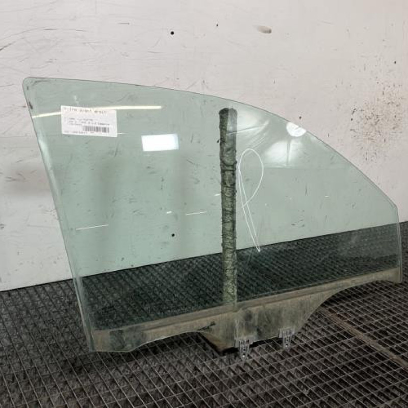 Vitre avant droit NISSAN MICRA 3 Photo n°3