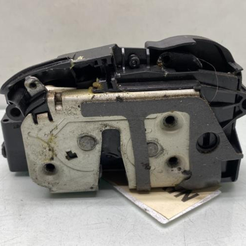 Serrure avant gauche FORD FIESTA 6 Photo n°1