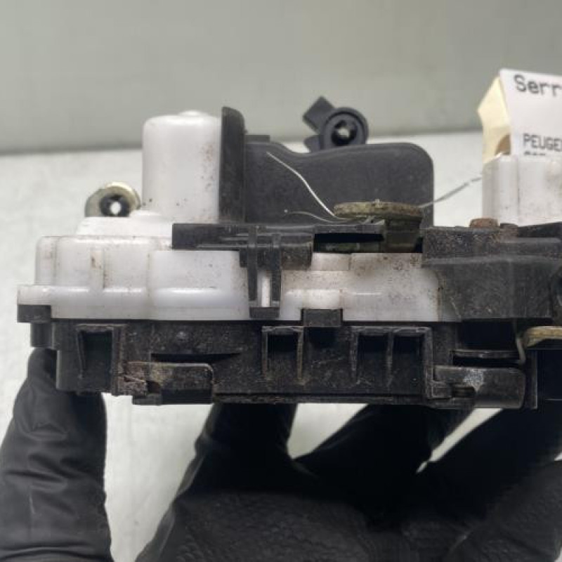 Serrure avant gauche PEUGEOT 607 Photo n°1