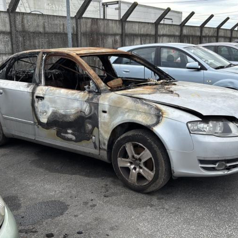 Feu arriere principal droit (feux) AUDI A4 2 Photo n°5