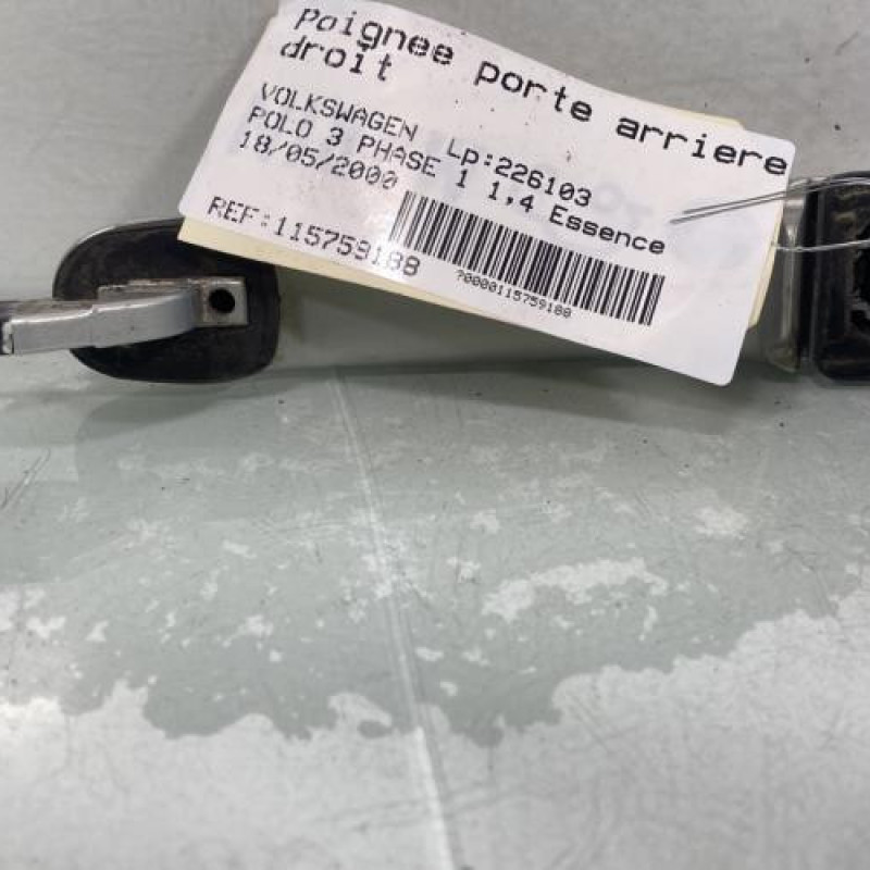 Poignee porte arriere droit VOLKSWAGEN POLO 3 Photo n°2