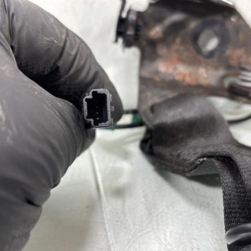 Attache ceinture arriere gauche RENAULT LAGUNA 3 Photo n°5