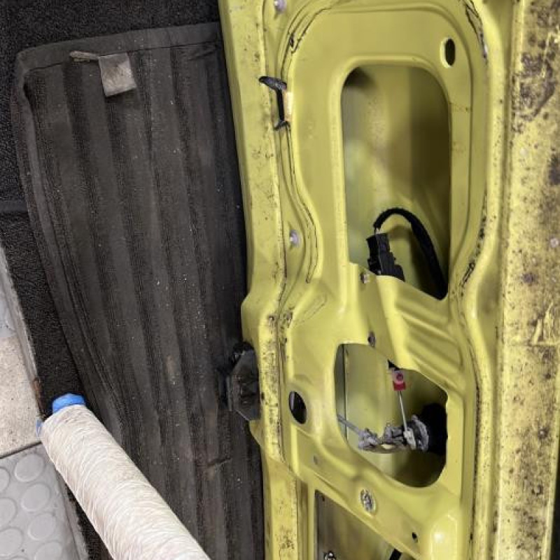 Malle/Hayon arriere RENAULT TWINGO 1 Photo n°9