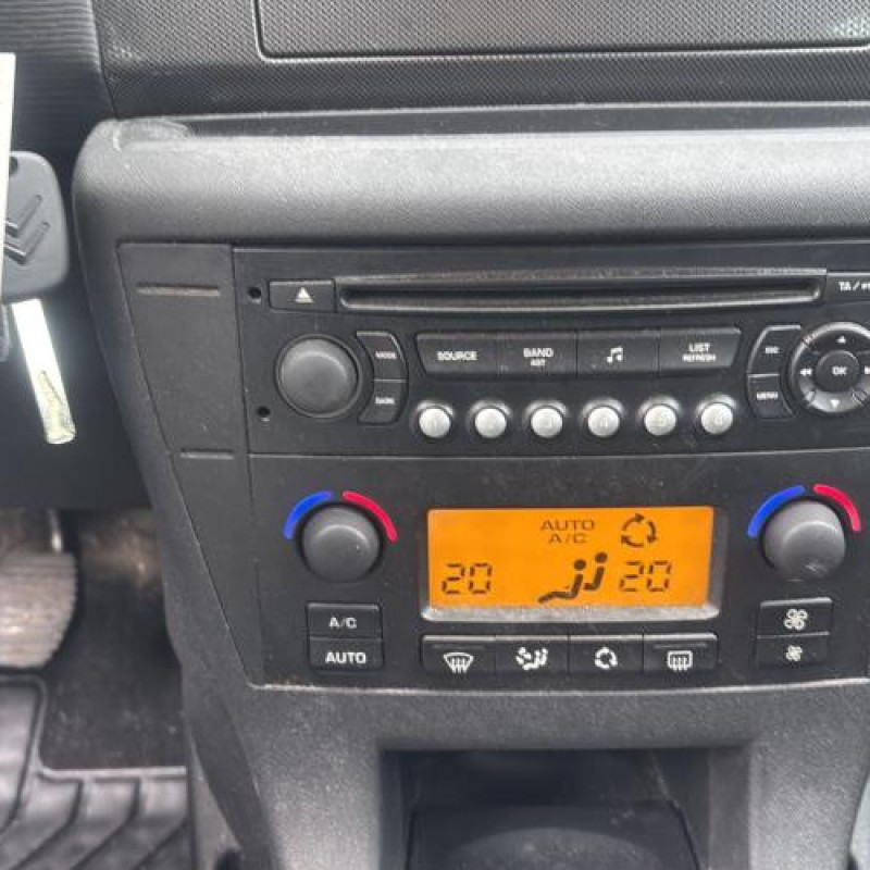 Anti brouillard arriere gauche CITROEN C4 1 Photo n°19