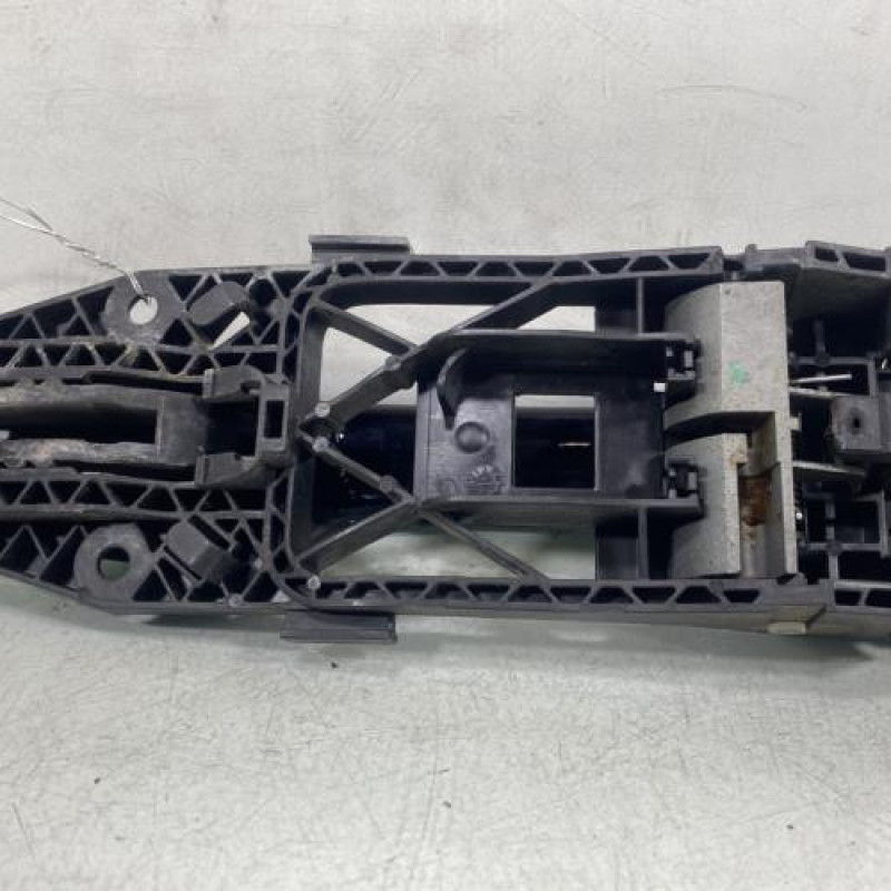 Poignee porte arriere gauche VOLKSWAGEN GOLF 6 Photo n°4