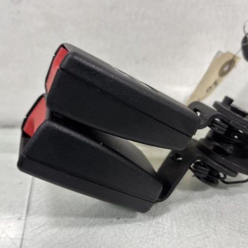 Attache ceinture arriere gauche VOLKSWAGEN GOLF 7 Photo n°3