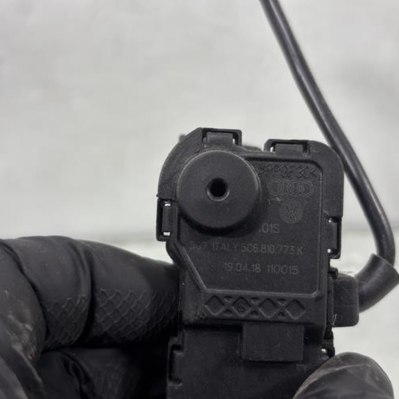 Actionneur verrou trappe d'essence VOLKSWAGEN GOLF 7 Photo n°2