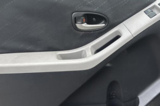 Renfort pare choc arriere (traverse) TOYOTA YARIS 2