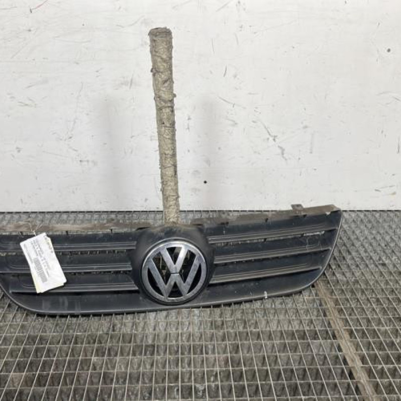Calandre VOLKSWAGEN POLO 4 Photo n°1