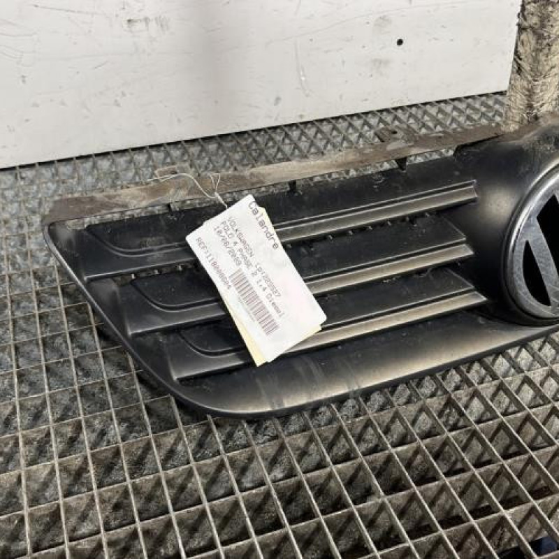 Calandre VOLKSWAGEN POLO 4 Photo n°2