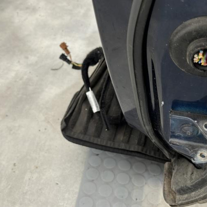 Porte avant gauche PEUGEOT 5008 1 Photo n°7