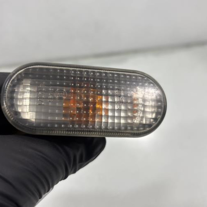 Repetiteur clignotant avant gauche (Feux) VOLKSWAGEN POLO 3 Photo n°3