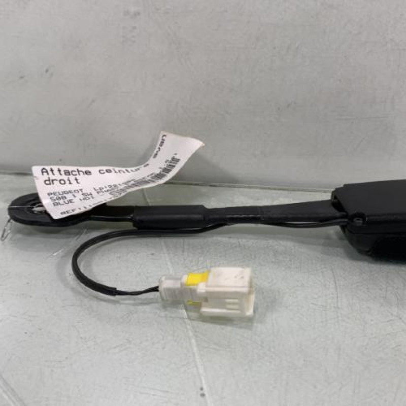 Attache ceinture avant droit PEUGEOT 508 1 SW Photo n°4