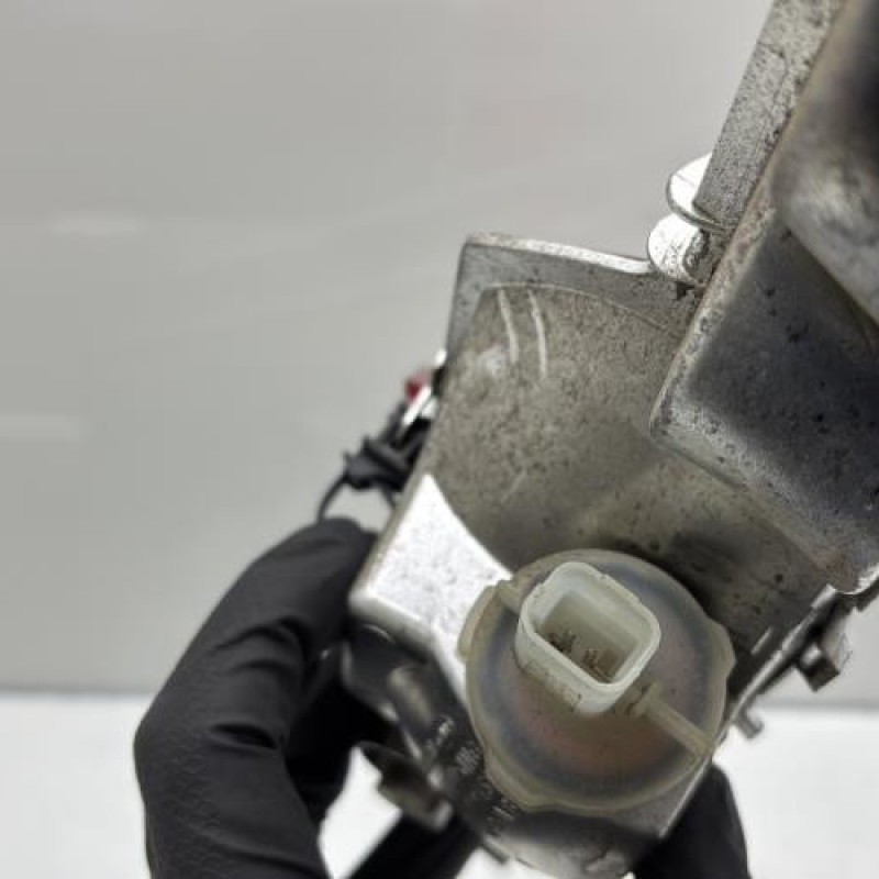 Anti brouillard arriere PEUGEOT 208 1 Photo n°4