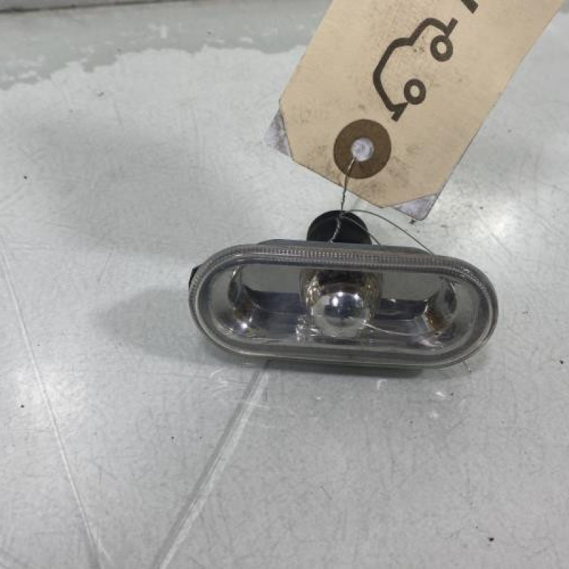 Repetiteur clignotant avant droit  (Feux) VOLKSWAGEN POLO 4 Photo n°2