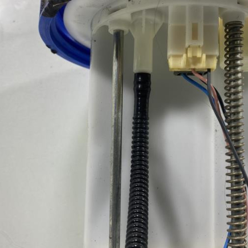 Pompe à carburant TOYOTA YARIS 2 Photo n°2