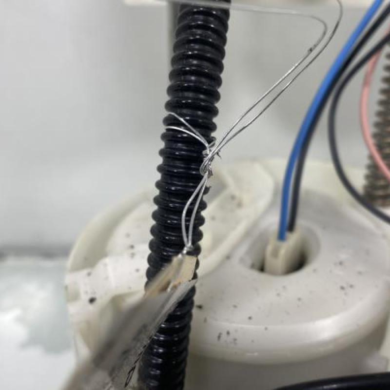 Pompe à carburant TOYOTA YARIS 2 Photo n°3