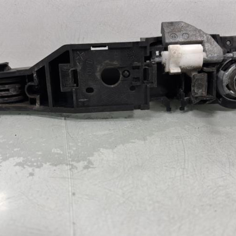 Poignee porte avant gauche RENAULT CLIO 3 Photo n°4