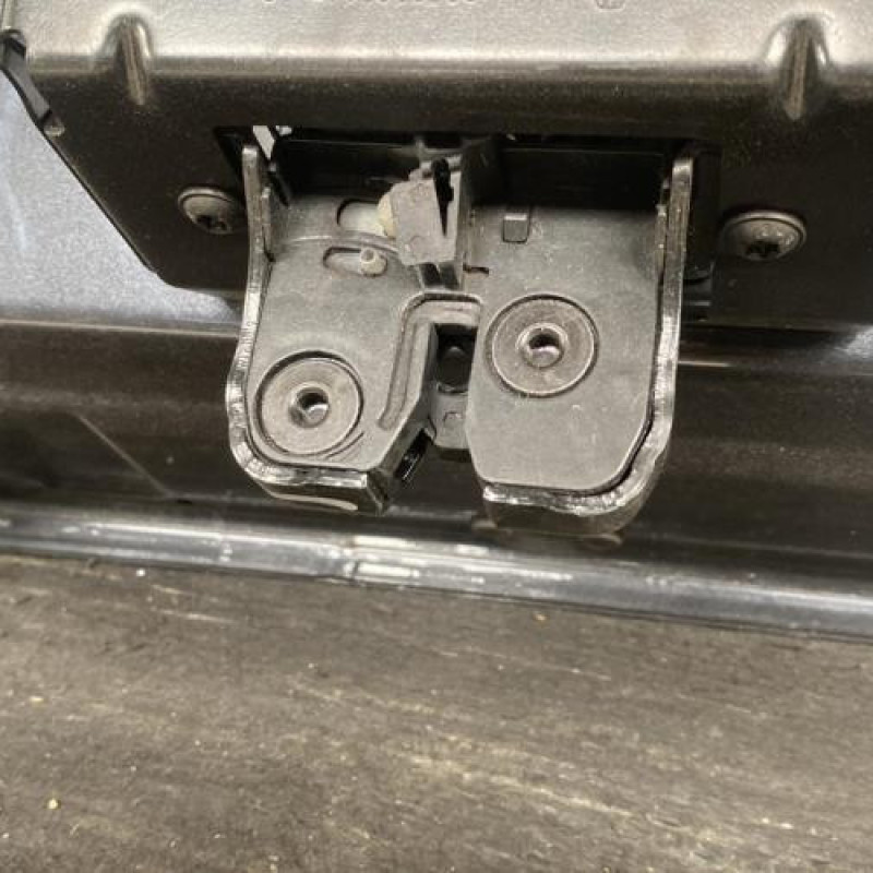 Malle/Hayon arriere RENAULT MEGANE 3 Photo n°2