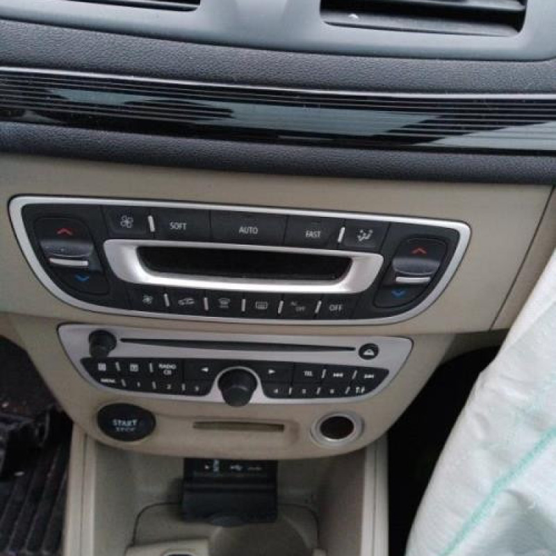 Malle/Hayon arriere RENAULT MEGANE 3 Photo n°11